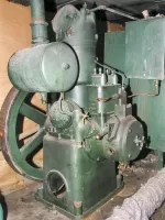 Ligne Maginot - GONDRANS (STATION DE POMPAGE) - (Divers) - Le moteur diesel entrainant la pompe à eau alimentant l'ouvrage du Janus