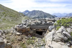 Ligne Maginot - GRANDE MAYE - (Observatoire indéterminé) - Créneau principal vers la Cerveyrette, dominée par les cols frontières Chabaud, Busson et Gimont