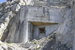 Ligne Maginot - JANUS - (Ouvrage d'artillerie) - Bloc 5
Bloc muni d'un unique créneau observatoire à flanc de montagne