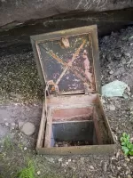 Ligne Maginot - D01 - (Chambre de coupure) - La charnière de la trappe est cassée
