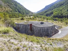 Ligne Maginot - SAINT OURS BAS (SOB) - (Ouvrage d'infanterie) - Au fond le col de Larche