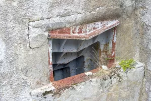Ligne Maginot - SAINT OURS BAS (SOB) - (Ouvrage d'infanterie) - Gros plan du créneau de mortier de 50