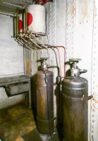 Ligne Maginot - SAINT OURS BAS (SOB) - (Ouvrage d'infanterie) - L'usine
Bouteille de lancement (air comprimé) et nourrices journalières de gas-oil