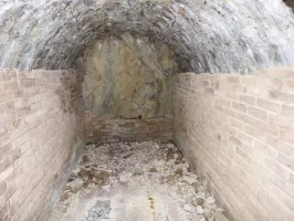 Ligne Maginot - LA LAUZETTE CENTRE (3° BIE / 154° RAP) - (Position d'artillerie préparée) - L'intérieur du magasin à munitions avec son doublage en briques.