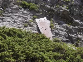 Ligne Maginot - LA LAUZETTE CENTRE (3° BIE / 154° RAP) - (Position d'artillerie préparée) - Une plaque métallique ayant servi de couverture à l'observatoire ?