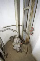 Ligne Maginot - BOIS DU FOUR - A5 - (Ouvrage d'infanterie) - Chambre de tir Ouest 
Puits de cloche GFM
Réceptacle à douille et son ventilateur d'évacuation des gaz viciés