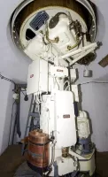 Ligne Maginot - BOIS DU FOUR - A5 - (Ouvrage d'infanterie) - Tourelle de mitrailleuses
Étage intermédiaire
Réservoir du Vermorel, moteur électrique de mise en rotation, bras permettant le tir repéré via une couronne circulaire fixée au plafond de la salle, ici manquante