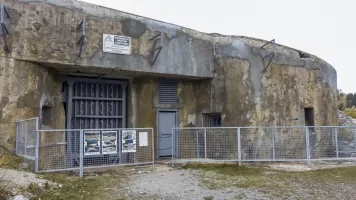 Ligne Maginot - SAINT OURS HAUT (SOH) - (Ouvrage d'artillerie) - Bloc 1
Travaux de remise en état après interventions pour l'étanchéité de la façade (septembre 2021) et remise en état par dérouillage et peinture des parties métalliques extérieures