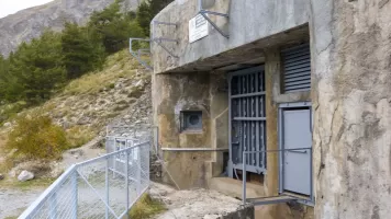 Ligne Maginot - SAINT OURS HAUT (SOH) - (Ouvrage d'artillerie) - Bloc 1
Détails du pont levis, de l'entrée des hommes, de la grille de ventilation, de la passerelle, après travaux de dérouillage et de peinture