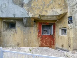 Ligne Maginot - SAINT OURS HAUT (SOH) - (Ouvrage d'artillerie) - Bloc 2
De gauche à droite : créneau jumelage avec trémie n°3, créneau de 75/31, créneau FM et évacuation des gaz (usine, latrines...)