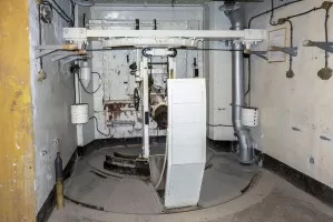 Ligne Maginot - SAINT OURS HAUT (SOH) - (Ouvrage d'artillerie) - Bloc 2
Etage supérieur
Chambre de tir avec mortier de 75