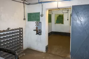 Ligne Maginot - SAINT OURS HAUT (SOH) - (Ouvrage d'artillerie) - Bloc 2
Etage intermédiaire
PC pour les mortiers de 81 vu depuis la chambre de tir du mortier de droite