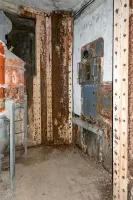 Ligne Maginot - SAINT OURS HAUT (SOH) - (Ouvrage d'artillerie) - Bloc 5
Etage intermédaire
De gauche à droite : filtres, échelle menant à la sortie de secours, créneau pour mortier de 50