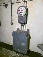 Ligne Maginot - SAINT OURS HAUT (SOH) - (Ouvrage d'artillerie) - Bloc 5
Transmetteur d'ordres Saint-Chamond-Granat et son boitier d'alimentation