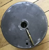 Ligne Maginot - Chargeur Reibel - Vue de la face 'coté culasse' du chargeur camembert de 149 cartouches (ou moins si on en avait mis moins, ce qui était mon cas !), une fois regarni et prêt à tirer