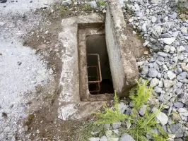Ligne Maginot - SAINT OURS HAUT (STATION DE POMPAGE) - (Divers) - Une des vannes de coupure et de vidange, située entre le captage et l'ouvrage.