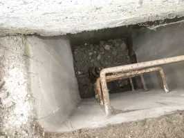 Ligne Maginot - SAINT OURS HAUT (STATION DE POMPAGE) - (Divers) - Une des vannes de coupure et de vidange, située entre le captage et l'ouvrage.