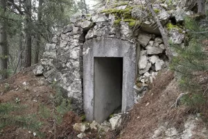 Ligne Maginot - LE CHATEAU - COTE 1655 - (Blockhaus pour arme infanterie) - Vue de l'entrée