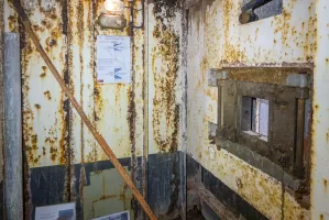 Ligne Maginot - LES AITTES - (Ouvrage d'infanterie) - Bloc 4 
Chambre de tir exiguë avec créneau JM / AM 