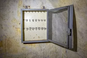 Ligne Maginot - LES AITTES - (Ouvrage d'infanterie) - Tableau des clés dans la chambre officier