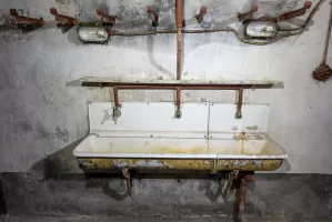 Ligne Maginot - LES AITTES - (Ouvrage d'infanterie) - Lavabos dans la première chambrée 