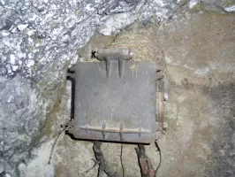 Ligne Maginot - LES AITTES CAVERNE - (Abri) - L'installation téléphonique
Boitier de protection