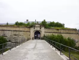 Ligne Maginot - LES TROIS-TETES - (Casernement) - L'entrée est