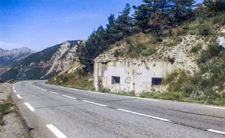 Tourisme Maginot - MONTGENEVRE (BARRAGE RAPIDE) - (Blockhaus pour arme infanterie) - Vue extérieure