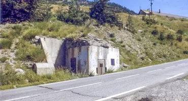 Ligne Maginot - MONTGENEVRE (BARRAGE RAPIDE) - (Blockhaus pour arme infanterie) - Vue extérieure