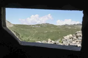 Ligne Maginot - OMBILIC NORD 1 - (Blockhaus pour arme infanterie) - Créneau en direction des Gondrans