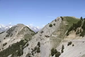 Ligne Maginot - OMBILIC SUD INFéRIEUR - (Blockhaus pour arme infanterie) - La crête de l'Ombilic à droite. A gauche le Fort de l'Infernet