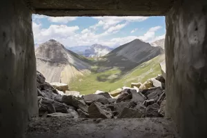 Ligne Maginot - PAS DE LA FANFARE 3 - (Blockhaus pour arme infanterie) -              En face la descente du Col de Dormillouse    