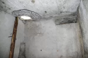 Ligne Maginot - ROCHER DE 10 HEURES 1 - (Observatoire d'artillerie) - A droite le créneau optique vers les pentes du Janus
