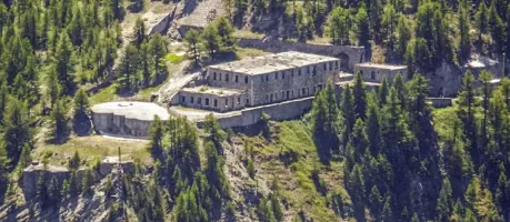 Ligne Maginot - ROCHE LA CROIX (RLC) - (Ouvrage d'artillerie) - L'ensemble de l'ouvrage vu du Col de Mirandol