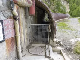 Ligne Maginot - ROCHE LA CROIX (RLC) - (Ouvrage d'artillerie) - Remise en état de l'entrée du tunnel paravalanche et dégagement de la base béton