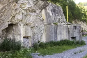 Ligne Maginot - ROCHE LA CROIX (RLC) - (Ouvrage d'artillerie) - Bloc 1
A gauche, la prise d'air principale de l'ouvrage