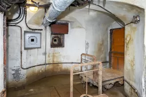 Ligne Maginot - ROCHE LA CROIX (RLC) - (Ouvrage d'artillerie) - Bloc 1
Blockhaus de protection du plan incliné.