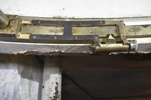 Ligne Maginot - ROCHE LA CROIX (RLC) - (Ouvrage d'artillerie) - Bloc 5
Tourelle 75/33
Guide de réglage azimut de la tourelle