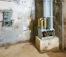 Ligne Maginot - ROCHE la CROIX (RLC) (Ouvrage d'artillerie) - Bloc 5
Étage inférieur
Noria et visseuse de charges additionnelles pour munitions de mortiers de 81 mle 1932
Remise en état de la salle de préparation des charges