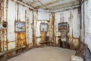 Ligne Maginot - ROCHE LA CROIX (RLC) - (Ouvrage d'artillerie) - Bloc 5
Étage supérieur
Caponnière avec un créneau FM/observatoire et deux postes optiques