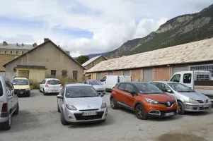 Ligne Maginot - SAINTE CATHERINE (ARSENAL) - (Dépôt de Munitions) - Arsenal
À gauche hangar atelier (u), à droite hangar au matériel (i) et magasin (h)