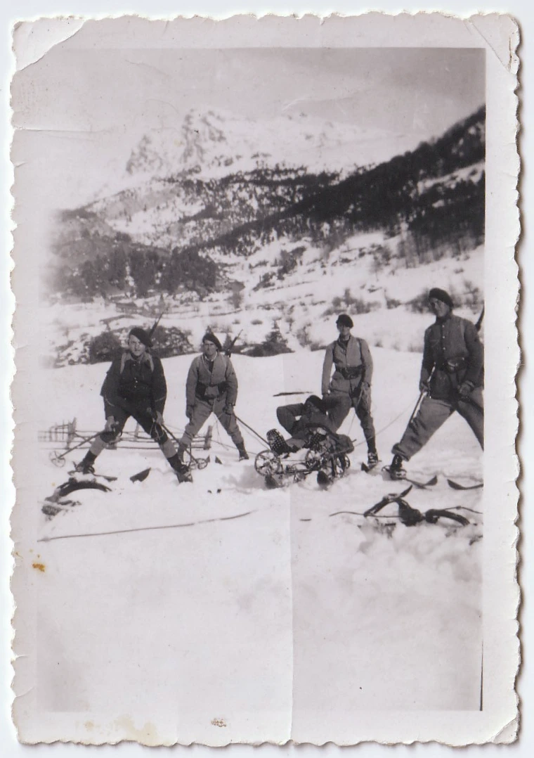 Ligne Maginot - 73° Bataillon Alpin de Forteresse (73° BAF) - Évacuation d'un blessé en traineau