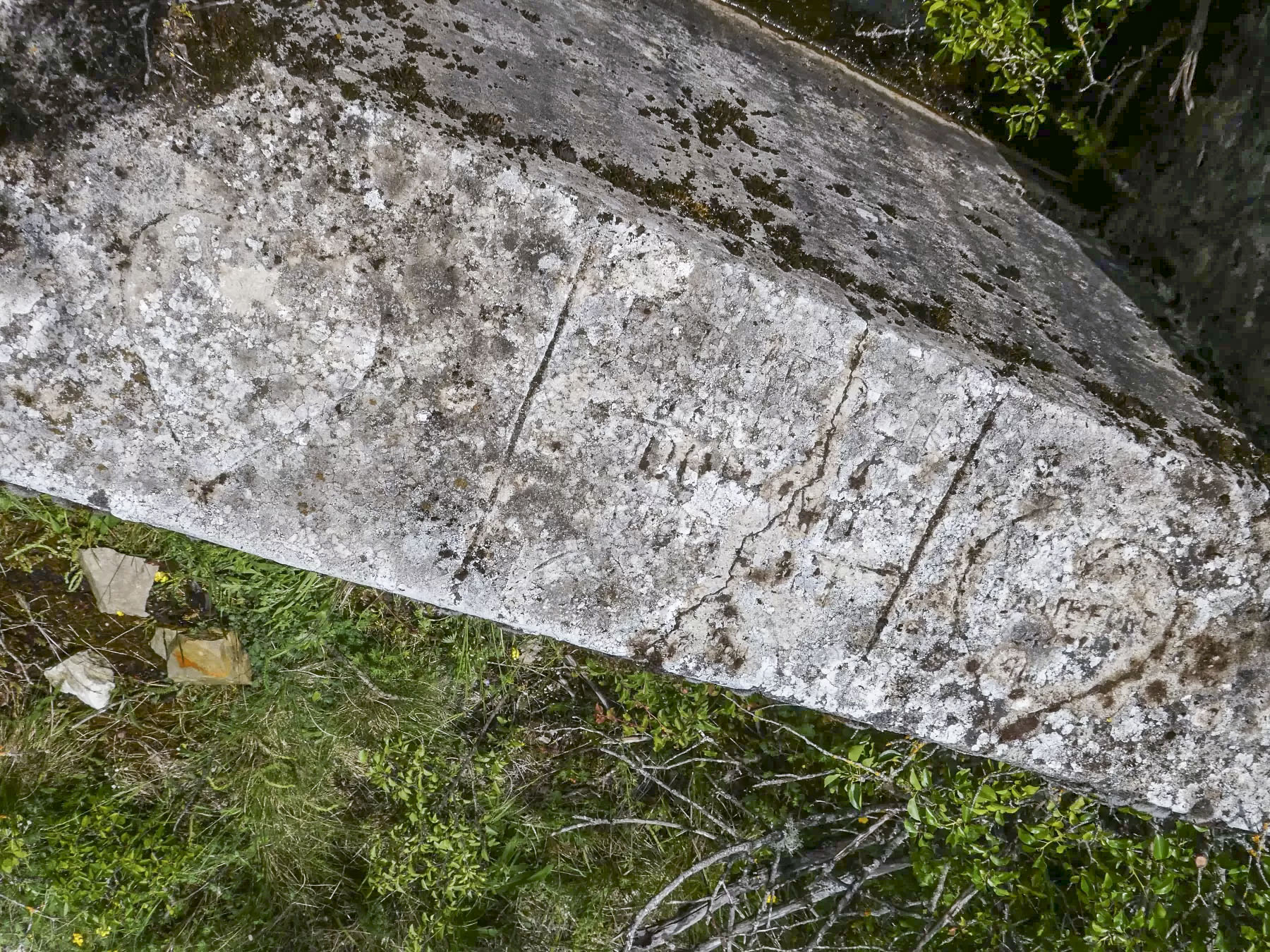 Ligne Maginot - COL DE SEGRA SUD - (Abri) - Marquages sur le bassin, devenus illisibles - ELLENA Daniel - CUNY Philippe