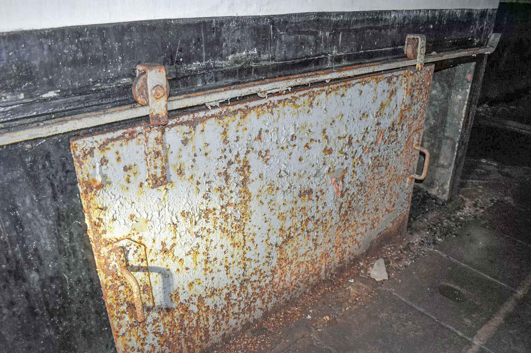 Ligne Maginot - FREUDENBERG (QUARTIER SCHIESSECK - I/37° RIF) - (Abri) - Couloir au niveau de la cuisine
Niche pour les poubelles - David Palmer