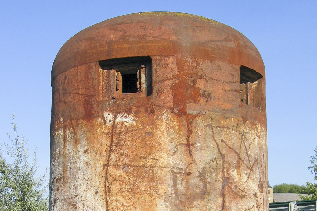Ligne Maginot - KOENIGSMACKER SUD - C49 - (Casemate d'infanterie - Simple) - Vue rapprochée de la cloche GFM rescapée - Michel Teiten