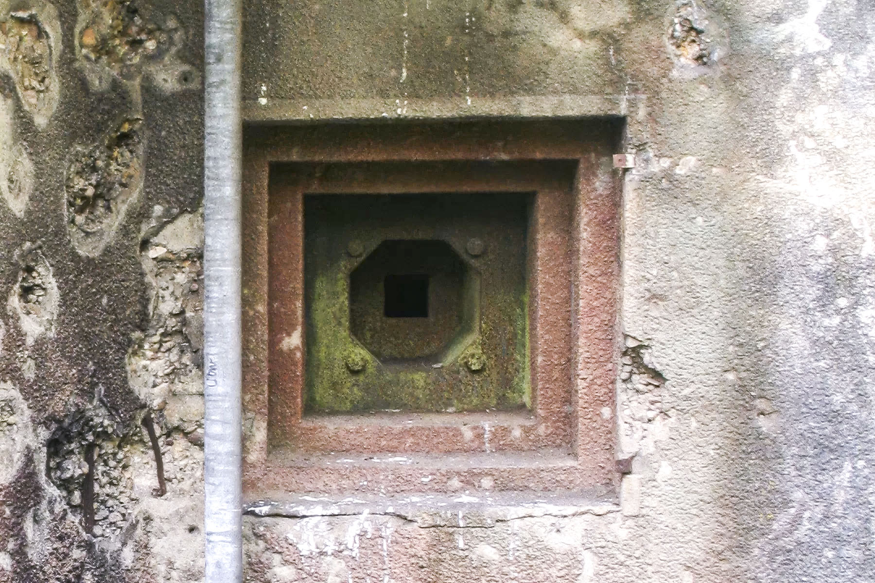Ligne Maginot - BOIS DE CATTENOM - X14 - (Abri) - Créneau FM couvrant l'entrée droite - Michel Teiten