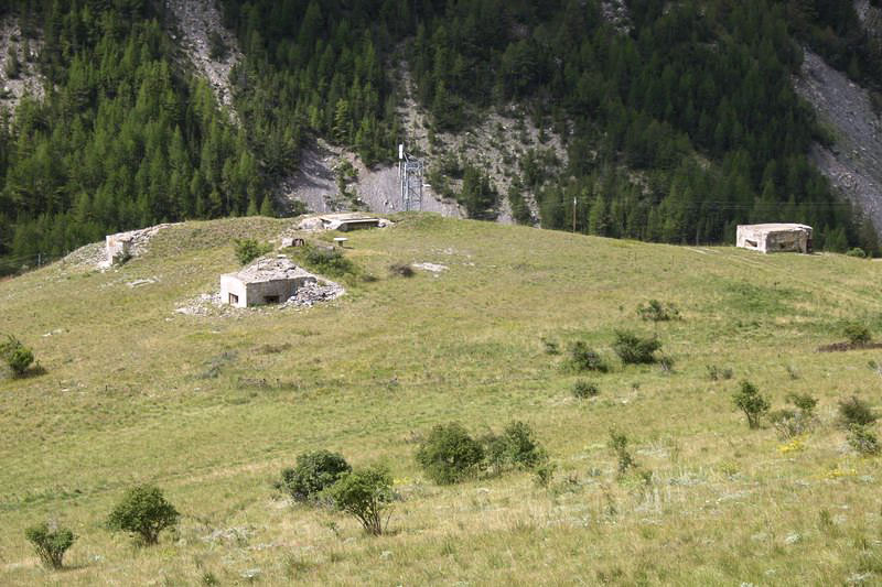 Ligne Maginot - LARCHE (L) - (Ouvrage d'infanterie) - Vue d'ensemble prise de l'autre coté