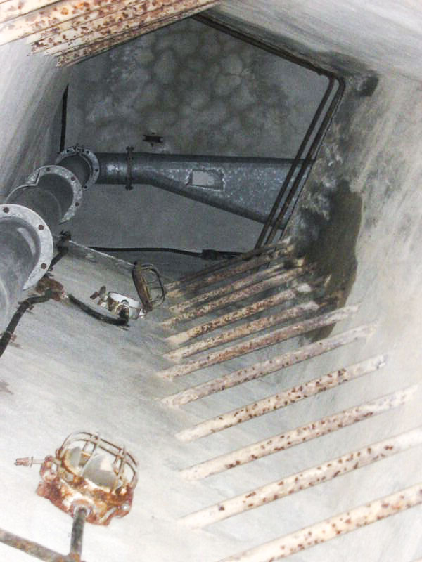 Ligne Maginot - LARCHE (L) - (Ouvrage d'infanterie) - Bloc 5
Le puits d’accès depuis les dessous de l'ouvrage