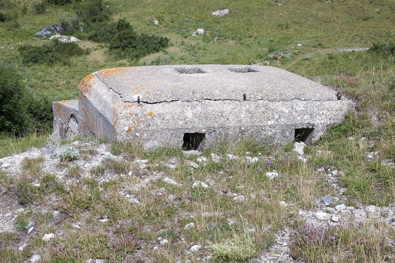 Ligne Maginot - LARCHE (L) - (Ouvrage d'infanterie) - Bloc 6
Les cheminées d'évacuation de l'ouvrage - Georges HUYGEN