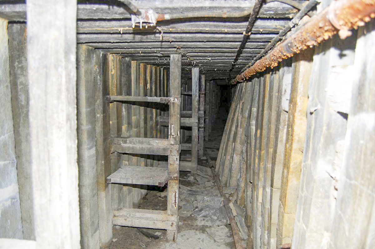 Ligne Maginot - LARCHE (L) - (Ouvrage d'infanterie) - Éboulement du couloir principal en dortoir; 2010